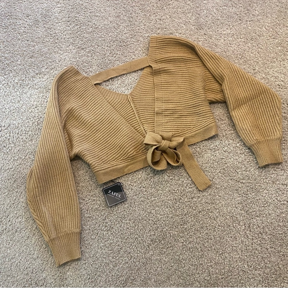 Donating soon * Cropped sweater